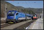 1216 233 mit Railjet in Payerbach - Reichenau am 22.03.2018.