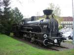 Eine Dampflokomotive die frher am Semmering im Einsatz war steht in Knittelfeld als Denkmal ausgestellt. Leihgabe des Museums Ljubliana. 