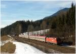 Winter am Semmering:Etwas wenig Schnee hatte es am 17.1.2011 als 1116 281 mit OIC 654 dem Sdportal des Semmeringtunnels zustrebt. 