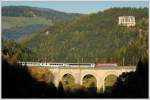 EC 103  POLONIA  von Warszawa Wschodnia nach Villach Hbf  am 22.10.2012 bei der Querung des Adlitzgraben-Viadukt.