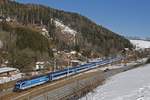 1216 235 mit RJ75 ereicht am 15.02.2017 in kürze den Bahnhof Mürzzuschlag.