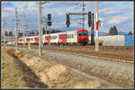 Diesen doch  Alltäglichen  Zug wollte ich immer in meiner Modellbahnsammlung, die ich mittlerweile nicht mehr habe , haben. 

Ein Cityshuttle Wendezug im Bahnhof Kalsdorf. 
7.03.2019