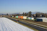 Am 11. Jänner 2021 ist 193 237 bei Flughafen Graz - Feldkirchen mit einem Containerzug in Richtung Kalsdorf unterwegs. 