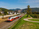 Kleinstübing. Der 4744 525 ist hier am 09.10.2023 bei der Durchfahrt in Kleinstübing als S5 von Bruck/Mur nach Graz zu sehen.