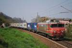 SZ 363 018 hat mit einem Güterzug bei km 260,0 gleich die Staatsgrenze zwischen Österreich und Slowenien erreicht.(02.04.2014) 