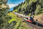 2024 115-0 fährt nach einem kurzen Halt, als R 4939 (Mallnitz-Obervellach - Spittal-Millstättersee) aus der Haltestelle Oberfalkenstein aus.