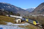 Wechsel ins erstaunlich schneearme Gasteinertal. Bereits oft aufgesucht und umgesetzt wurde der Blick über Bad Hofgastein und das weite Tal am ehemaligen Bahnwärterhäuschen bei Anger. Am 13. Januar 2018 konnte ich an dieser nach wie vor schönen Fotostelle den TEC 41857 nach Triest ablichten.Die noch im gelb-silbernen Ursprungslack gehaltene 189 903 leistete hierbei Vorspanndienst bei der 193 771.