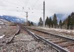 Das einzige, was heute noch daran erinnert, das Angertal einst ein Bahnhof war, ist diese Weiche im nördlichen Einfahrtsbereich. Heute braucht man hier  leider  keine Angst mehr zu haben, dass einem gleich ein Zug entgegenkommt.
Aufgenommen am 13.3.2016