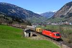 Von diversen Fotografen x-fach umgesetzt ist das Motiv bei Anger mit dem weiten Blick über das Gasteinertal. Trotzdem steht diese Stelle nach wie vor bei mir hoch im Kurs, so dass sie am 22. April 2015 auch besucht werden musste. Die Güterzug-Dichte an diesem Tag war erfreulich hoch, stellvertretend zeige ich das Bild der 1216.022 mit ihrem G 54597. 