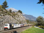 186 443  Traumjob: Volle Kraft voraus  und eine 189 mit einem ARS Altmann Autozug Richtung Italien bei Jenbach, 17.10.2018.