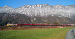 Die 1116 153 schiebt den RJ 865  Achensee  (Bregenz - Wien Hbf) bei Langkampfen in Richtung Salzburg, 26.12.2018.