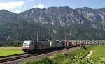 Bei schönem Sommerwetter am 15.6.2014 ziehen 186 282-0 von Lokomotion und 486 503-6 von BLS (angemietet durch Lokomotion) einen KLV nach Italien.