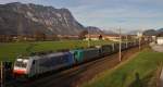 186 287-8 und 186 247-3 von Lokomotion ziehen den LKW-Walter Zug am 21.12.2014 durch das Tiroler Unterland Richtung Italien. Hier bei Kirchbichl.