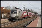 1116 249  (Lange Fahne) fährt am 30.01.2019 als Railjet durch die Haltestelle Pasching.