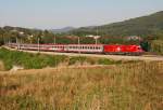 1116 075  Lnderlok Schweiz , welche brigens am 14.09.2009 entklebt werden soll, am Intercity 648 nach Salzburg.