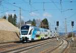 Eine Garnitur der Westbahn AG ist am 18.03.2012 als
WB 17512 in Seekirchen am Wallersee durchgefahren.