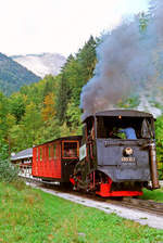 September 1988, Österreich, St. Wolfgang, Schafbergbahn, Lok 999.103 auf Bergfahrt mit dem Wagen 9904-6