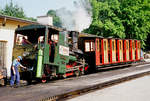 21. Juli 2002, Österreich, Schafbergbahn, Lok 999.106 „Anemone“ mit Wagen in der Talstation