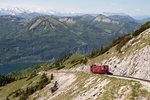 Eine weitere Auffahrt eines zahnradbetriebenen Zuges der Schafbergbahn wurde zur Mittagszeit des 26. Mai 2016 portraitiert.