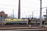 ... was man von ihrer helfenden Schwester am Ende des Zuges nicht ganz so sagen kann. Ein wenig blasser im Lack schiebt ES 64 U2-082 die schweren 6-achsigen Wagen nach. Die Logistik Service GmbH wurde am 1. April 2001 als 100%-Tochter der Voestalpine Stahl GmbH gegrndet. Aus ihr ging dann die Cargoserv hervor welche 5 E-Loks und 3 Dieselloks ihr Eigen nennt.