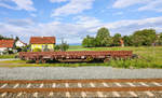 2 Achsige Wagen sind ja doch schon nahezu Rarität. 
Hier wartet ein  KS  auf weitere Einsätze im Bahnhof Preding Wieseldorf. 
18.05.2018
