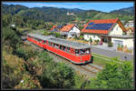 Ein äußerst seltenes Bild Bot sich an diesem strahlend sonnigen 12.September 2018. 
VT 10.02 ratterte mit 2 Beiwagen als Sonderzug in die Anschlussbahn Leibenfeld. 
 