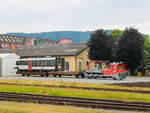 Graz. Der DM 100.2 steht hier am 01.07.2023 mit einem defekten Triebwagen-Kopf eines 5063ers im Grazer Köflacherbahnhof.