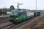 Am Nachmittag des 07.02.2017 wurde ELL/LTE 193 244 im Bahnhof von Efringen-Kirchen aufgerüstet, um später in Basel Bad Rbf einen Güterzug gen Norden bespannen zu können. Hinter dem Vectron ist die schwarze 140 789-9 von EBS zu erkennen.