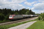 185 593 von  LTE  mit einem Kesselwagenzug am 24. Mai 2020 bei Grabenstätt.