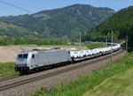  Silberfischerl  185 621 war am 22. Mai 2016 mit dem LTE 48990 gen Norden unterwegs, und wurde von mir bei Foirach fotografiert. 