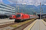 ÖBB 1216 008 steht mit dem EC 83 (München Hbf - Rimini) in Innsbruck Hbf und wartet auf Streckenfreigabe zum Brenner.
