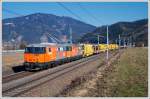 RTS 2143.005 und 2143.032 mit dem 93001 auf der Fahrt von Fischamend nach Villach am 01.03.2009 in Niklasdorf aufgenommen. Grund fr diese Bauzugsberstellung waren Bauarbeiten im Karawankentunnel zwischen Rosenbach und Jesenice.