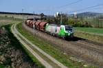 Am 01. April 2017 konnte ich den SETG-Vectron 193 831 mit dem SGAG 42883 bei Katzbach im Hausruckviertel aufnehmen. Im Hintergrund erkennt man die Lagerhäuser, die am Bahnhof von Haiding stehen. Bei dem Zug handelt es sich um den sogenannten  Duslo-Zug , mit dem Düngemittel zwischen der Slowakei und Deutschland transportiert wird. Die gelungene Werbelok der Salzburger Eisenbahn und Transportlogistik GmbH zu Ehren von Christian Doppler wird den ausschließlich aus Wagen der Gattung Tds gebildeten Zug bis nach Bratislava Petrzalka befördern.