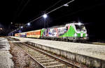 Moderne trifft Historik - Vectron trifft Schlieren

ELL 193 219-3  Stille Nacht , der SETG, hält mit dem SR 17521 (Graz Hbf - Lienz), im Bahnhof Greifenburg-Weißensee.
Aufgenommen am 8.12.2018.