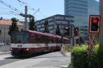 SalzburgerLokalbahnTriebwagen ET 49 als S1 33 von Salzburg Hauptbahnhof nach Lamprechtshausen, kurz nach der Tunnelausfahrt des Hauptbahnhofes; am 16.07.2011