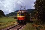 Bei dem 1936 gebauten ET 11 der Steiermärkischen Landesbahn, der hier am 22.06.1974 auf dem Weg von Übelbach nach Peggau-Deutschfeistritz ist, handelt es sich um den früheren ET 11.01