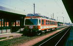 ÖBB 4855.001/ET 25.103 der Lokalbahn Lambach - Haag fährt im Juli 1992 im Bahnhof Wels.