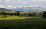 Mit Blick auf St. Georgen im Attergau konnte am Abend des 25.05.16 der Schmalspur-E-Triebwagen mit der Nummer 26111 der Attergaubahn bei Walsberg in Richtung Vöcklamarkt fotografiert werden.