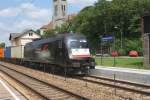 TXL 182 599-1 (ES 64 U2-099) fhrt am 22.Juni 2013 durch Greifenstein-Altenberg.