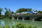 Noch nicht lange auf der Fahrt : eine Westbahn fhrt als Westbahn von Freilassing nach Wien.
Aufgenommen auf der Saalach Brcke bei Freilassing am 16.06.12.