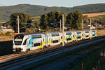 Die Schatten werden wieder länger. Westbahn 968 ist von Wien Westbahnhof nach Salzburg unterwegs. Die Aufnahme entstand am 29.09.2016 im Tullnerfeld bei Chorherrn.