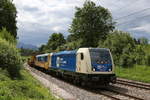 187 322 der  Wiener Lokalbahnen  war am 24. Mai 2020 mit einem Bauzug bei Grabenstätt in Richtung Salzburg unterwegs.