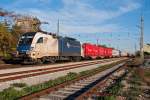 182 566-0 der Wiener Lokalbahnen Cargo GmbH fhrt mit einem Containerganzzug durch Wien Oberlaa.