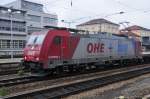 OHE Osthannoversche Eisenbahnen AG Es sollte noch so einiges an �berraschungen folgen: Einfach so durchfuhr 186 129-3 der OHE mit 'Knauf'-Zusatzwerbung den Hbf von Regensburg mit einem gemischten G�terzug. (09.11.09)
