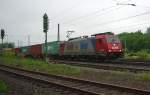 186 129-3 am fr�hen Morgen des 27.05.2010.mit Containerzug in Fahrtrichtung ...