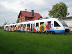 ostseelandverkehr-gmbh-ola VT 706 der Ostseelandverkehr GmbH am Endbahnhof von Rehna. Die Werbung f�r die BUGA aus dem Jahr 2009 am oberen Rand sind inzwischen verschwunden die Blumen bleiben aber erhalten wie am 27.05.2010