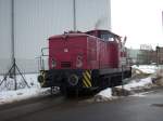 Auf dem Weg zum Stralsunder S�dhafen mu�te PBSV-Lok Nr.06,im Februar ...