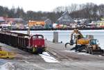 PBSV Verkehrs GmbH Lok 06 der PBSV am 05.03.2010 beim Rangieren mit den Gipswagen im Stralsunder S�dhafen,
wohl als Gegenleistung f�r das Rangieren der Holzwagen von Railion wegen Tfz-Ausfall
