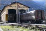 Alte FS Schletzt�renwagen im Lokomotivdepot Tirano. (08.06.2010)  ...