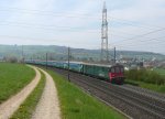 Personenwagen Flugzug Basel-Z�rich Flughafen artrein Papagei mit Dt und Re 4/4II am 22.4.2010 in Frick